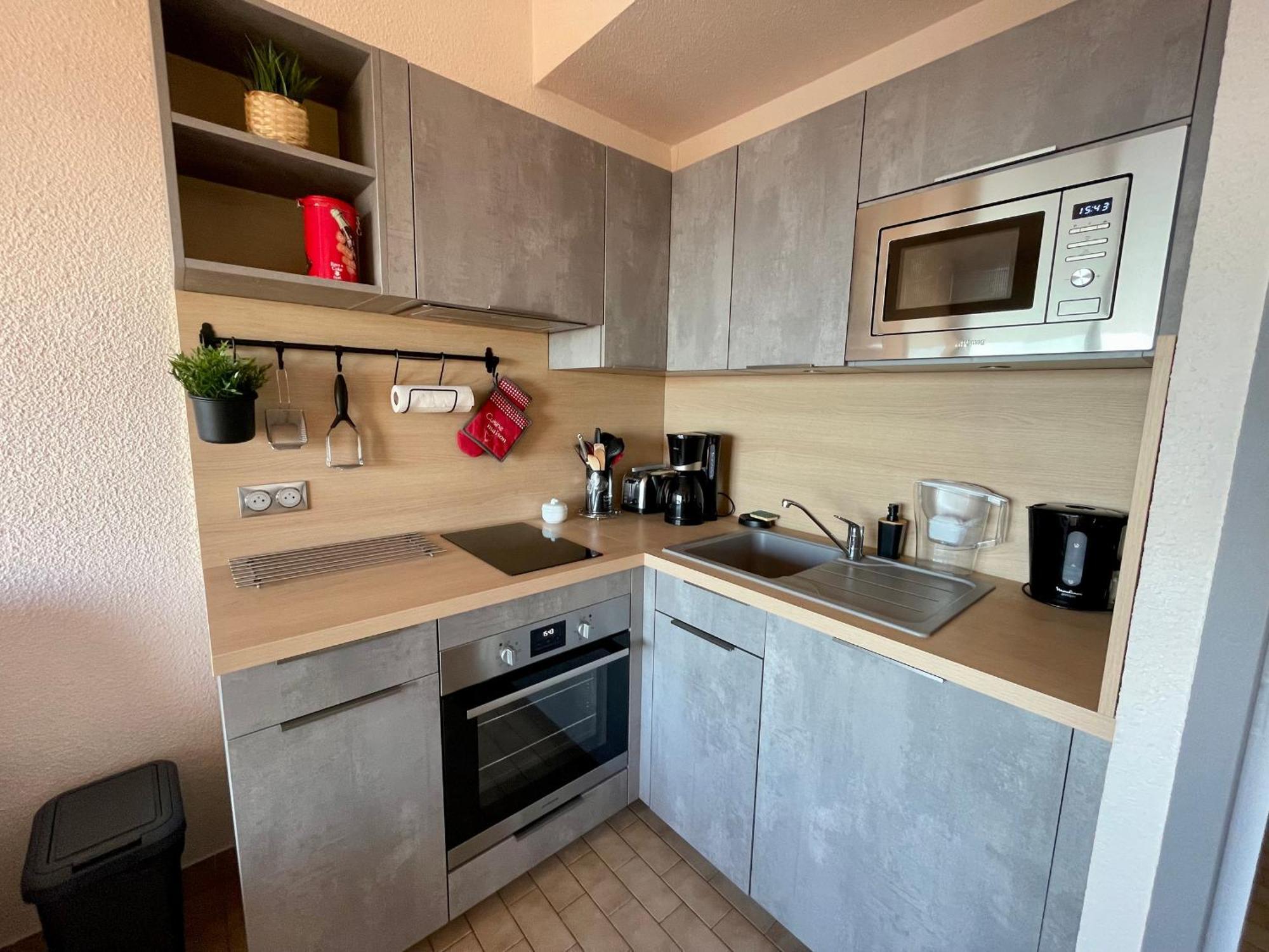 Apartment 2 Pieces Avec Parking Et Climatisation A - Fr-1-338-419 *